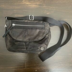 lululemon athletica Dark Camouflage Women’s Crossbody Bag